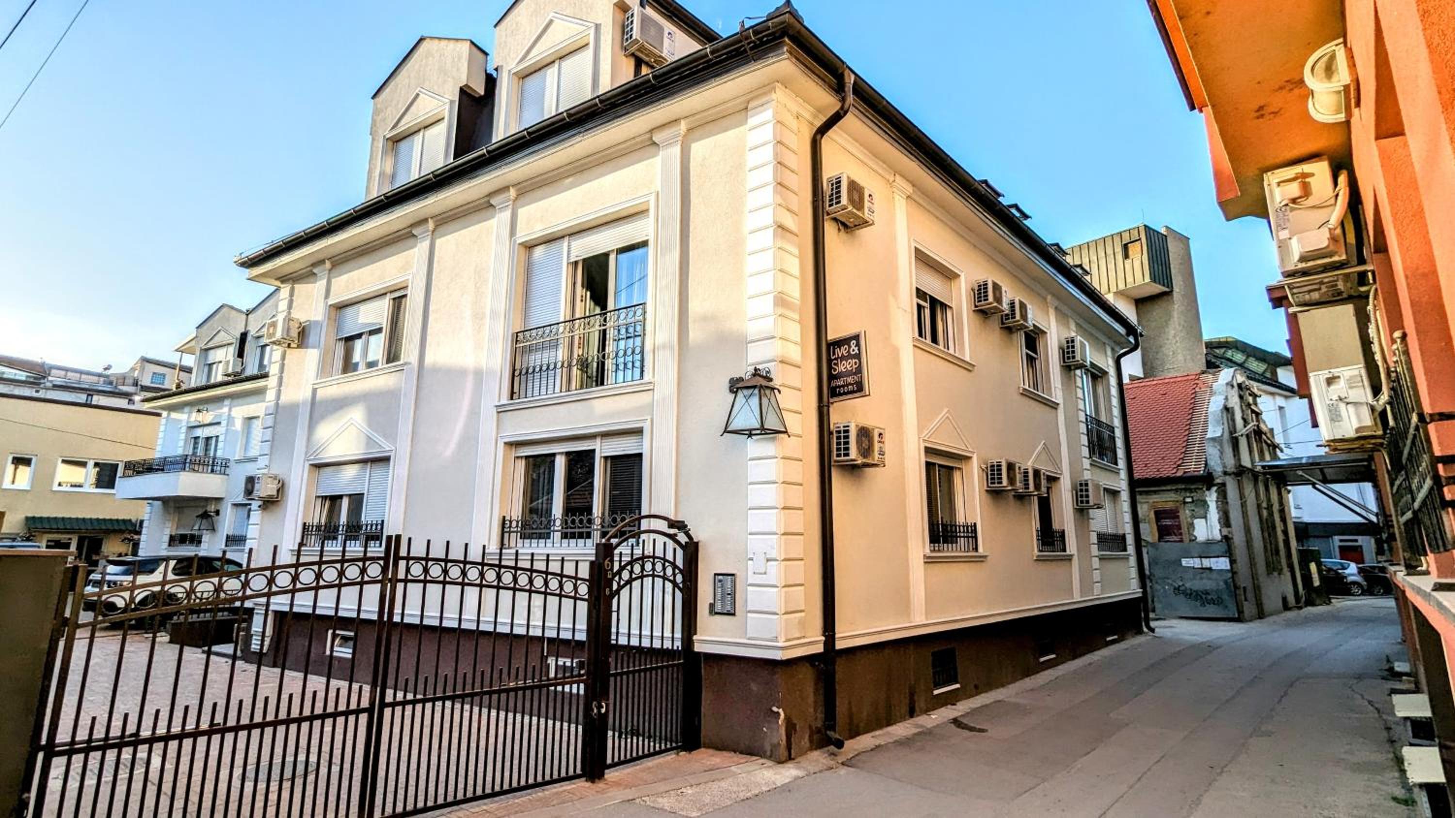 Blue Lagoon-City Center Apartments & Private Parking-apartmani-nsmilos view 4
