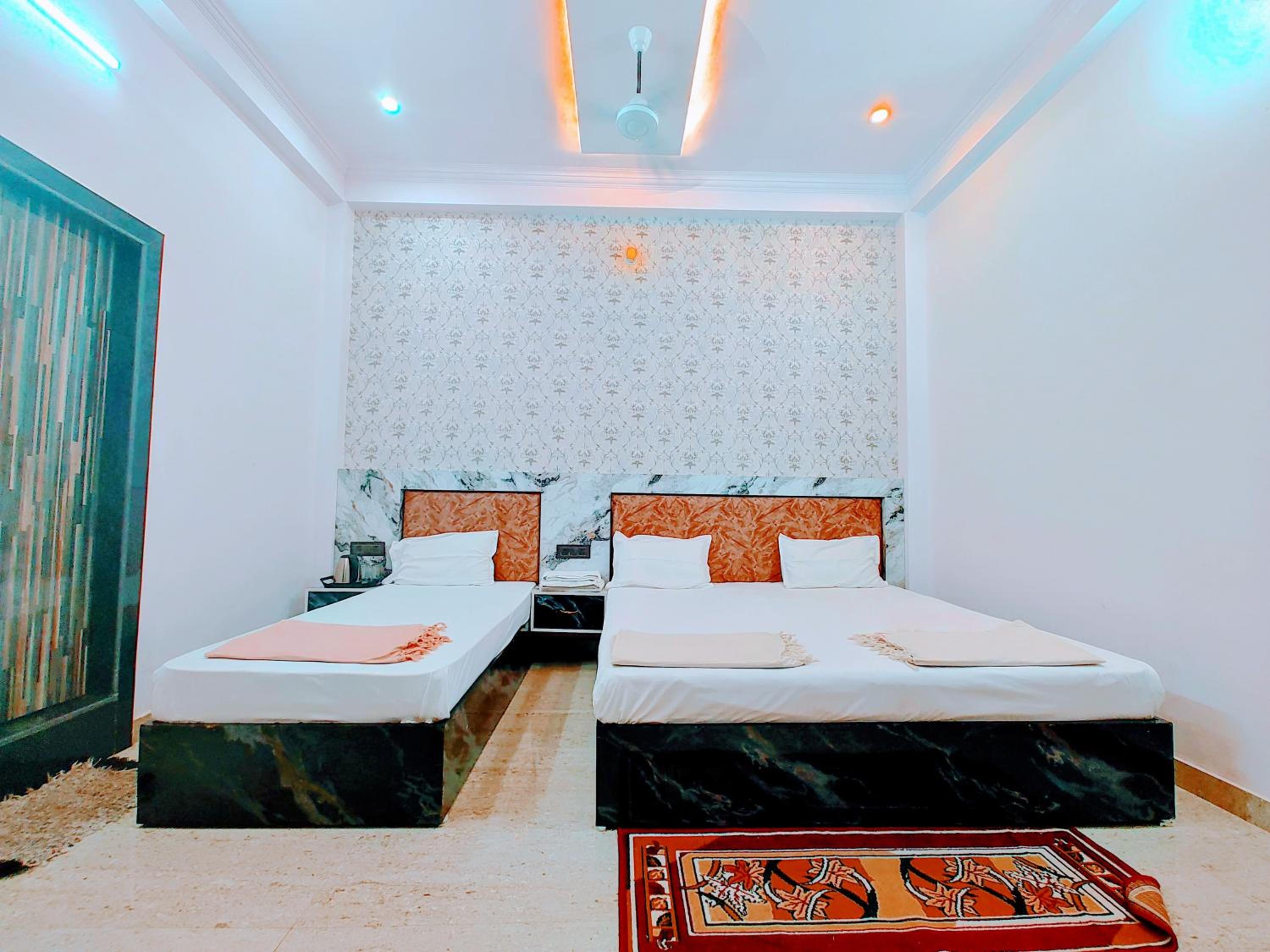 Shri Radhe Radhe Guest House In-front of Ram Janam Bhumi Main Gate Fully AC All Rooms view 4