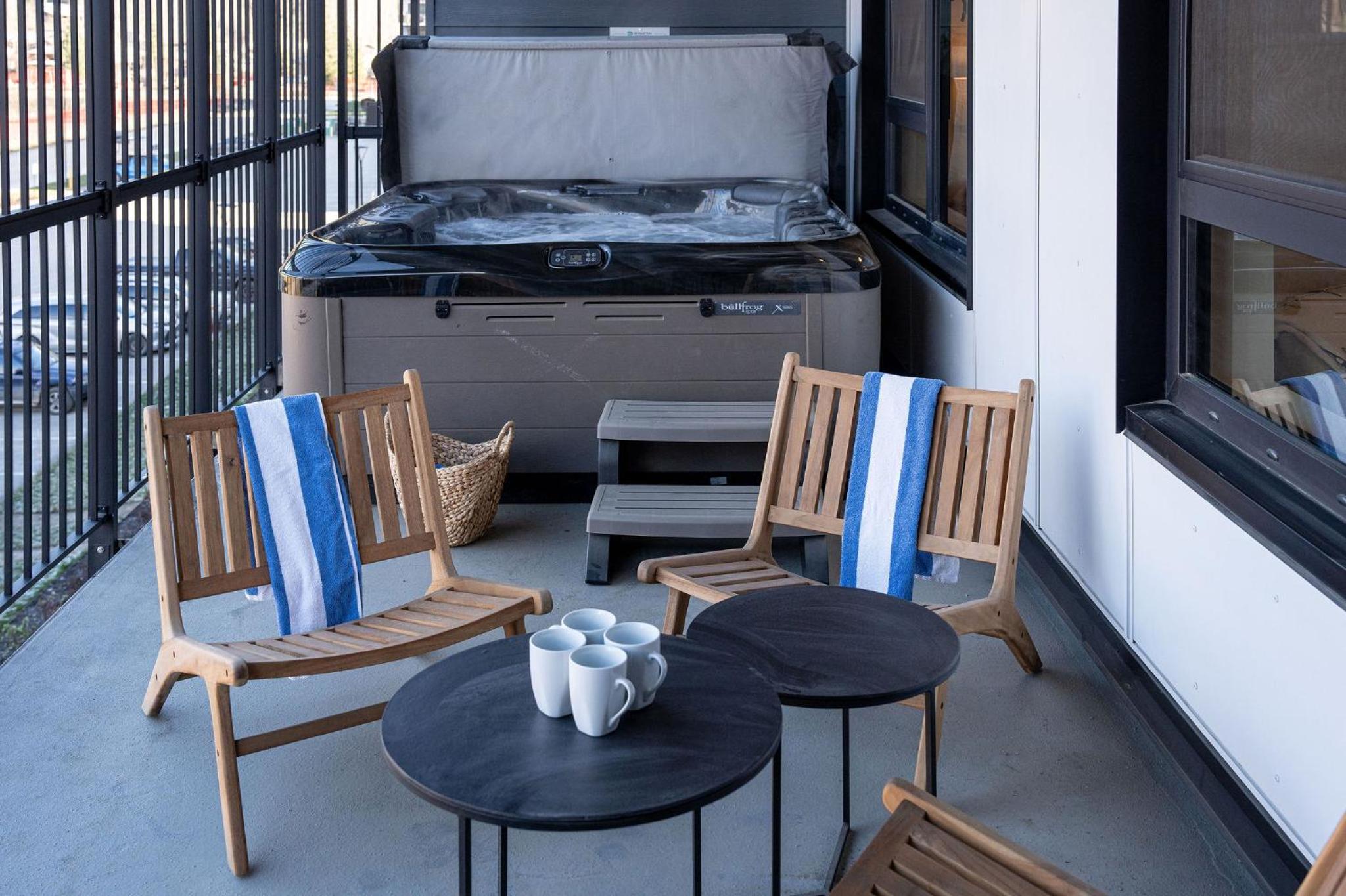 Drop in Condo by Revelstoke Vacations
