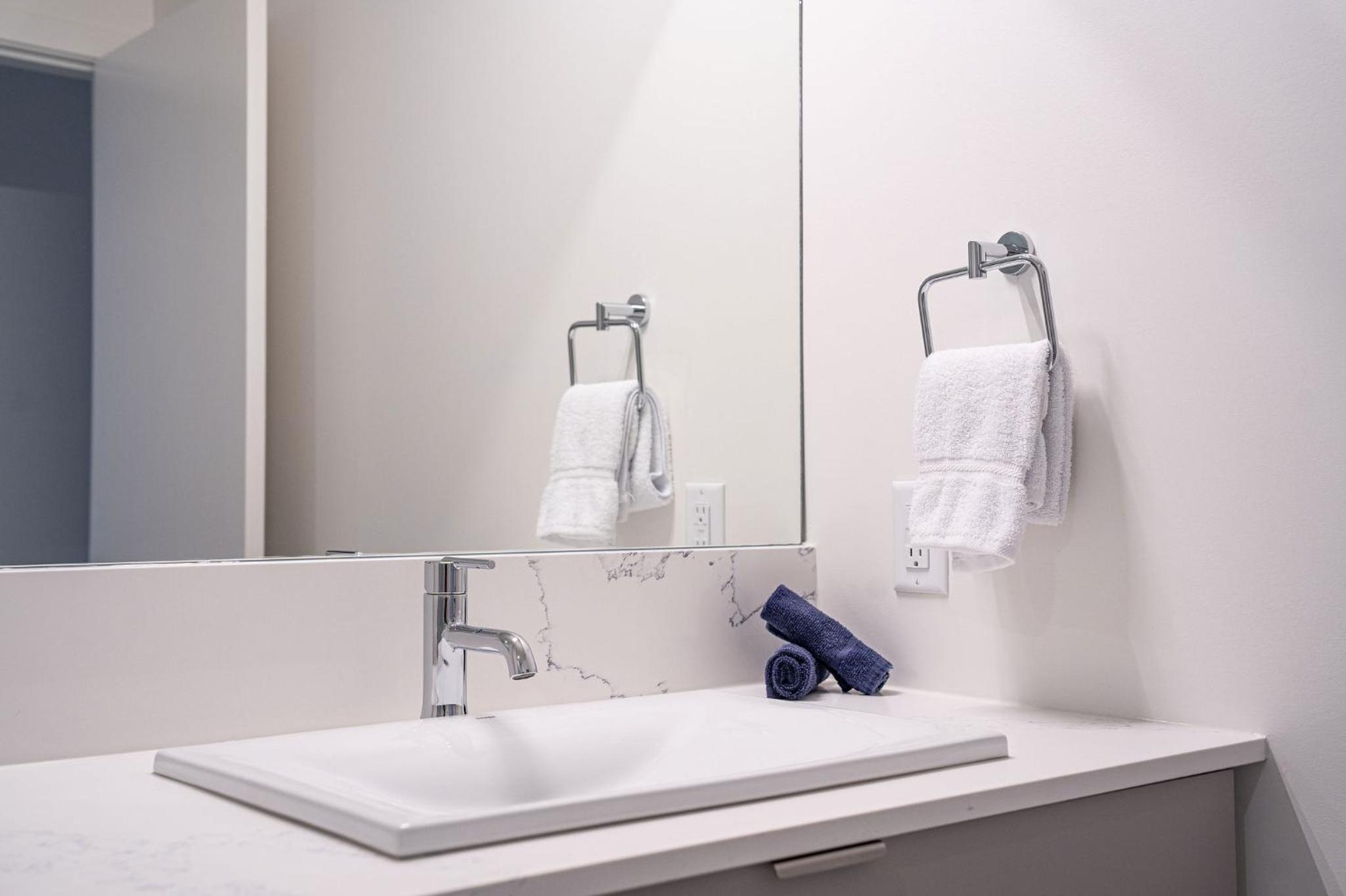 Drop in Condo by Revelstoke Vacations