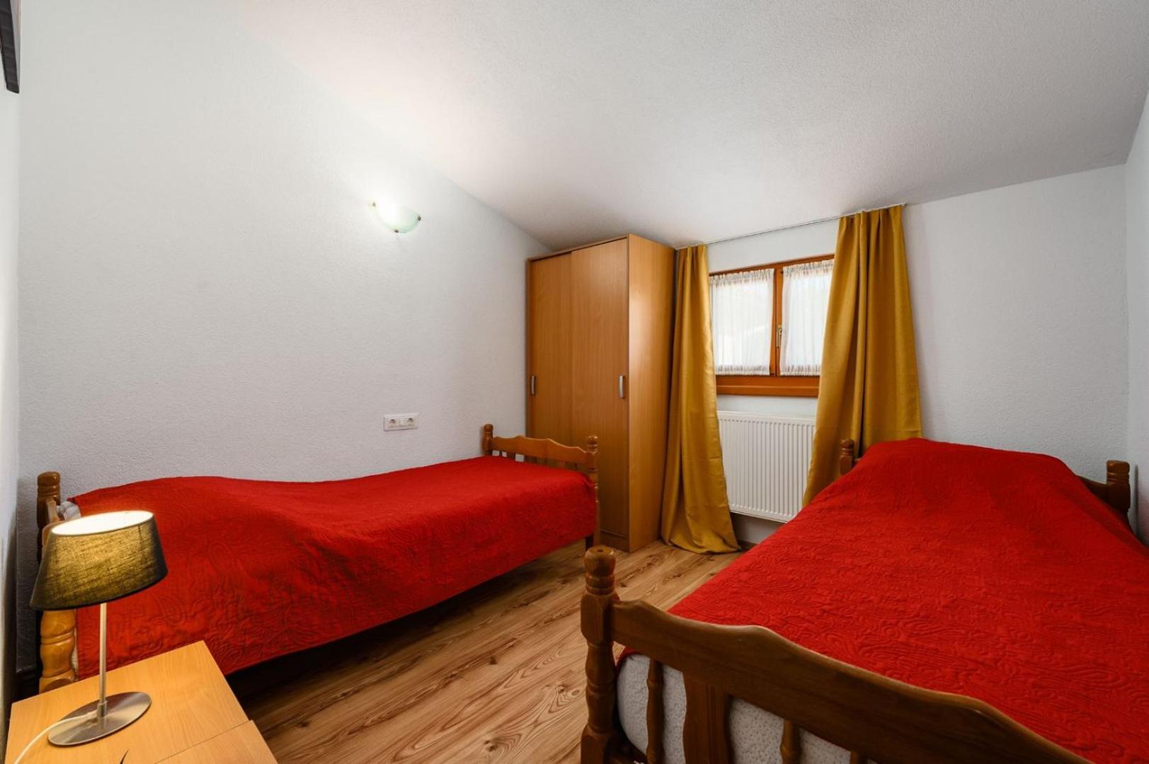 App Sadina with Private Pool and Garden
