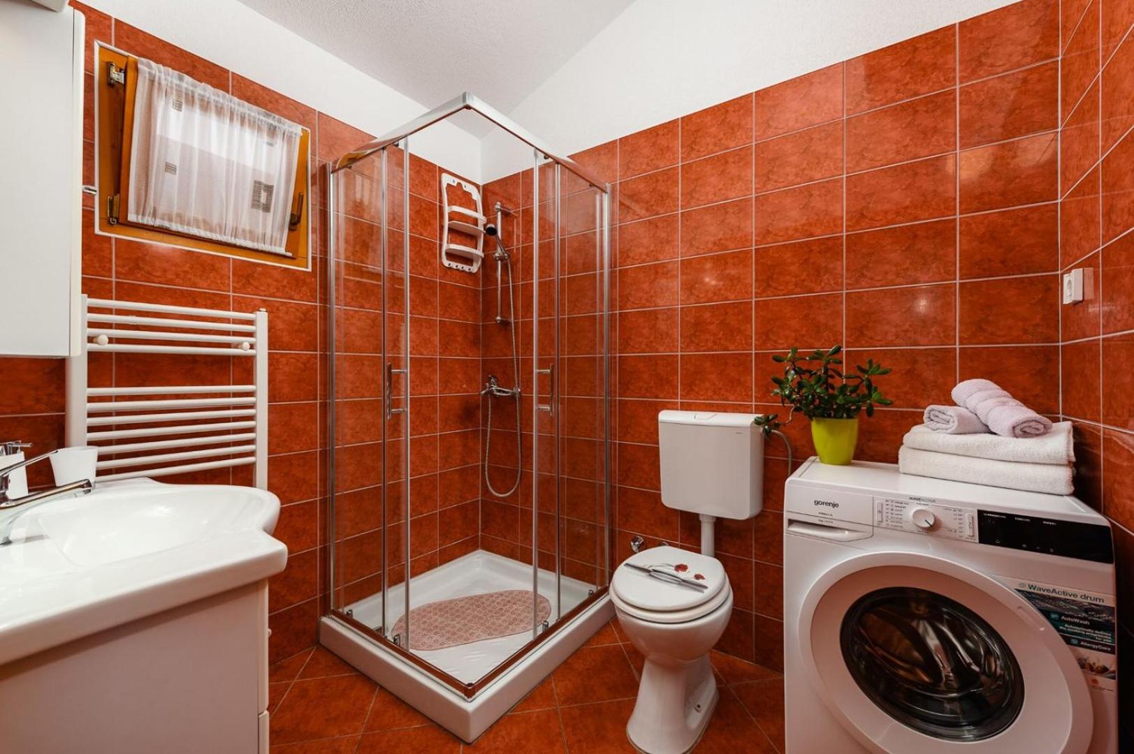 App Sadina with Private Pool and Garden
