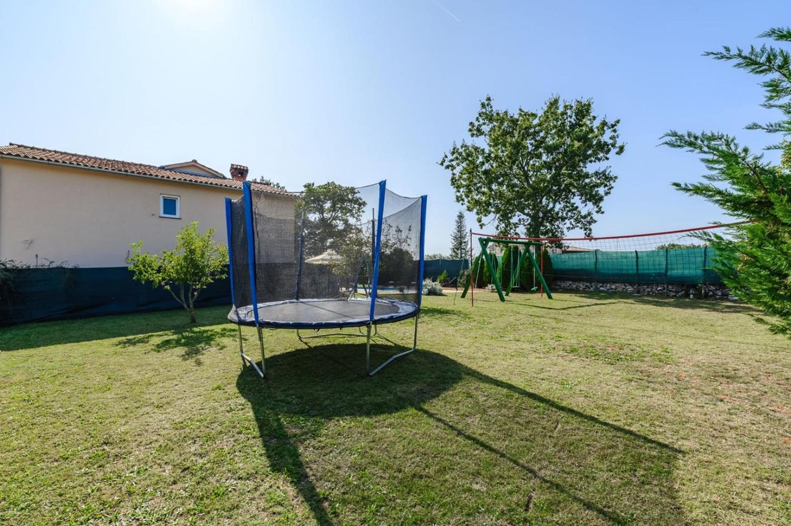 App Sadina with Private Pool and Garden