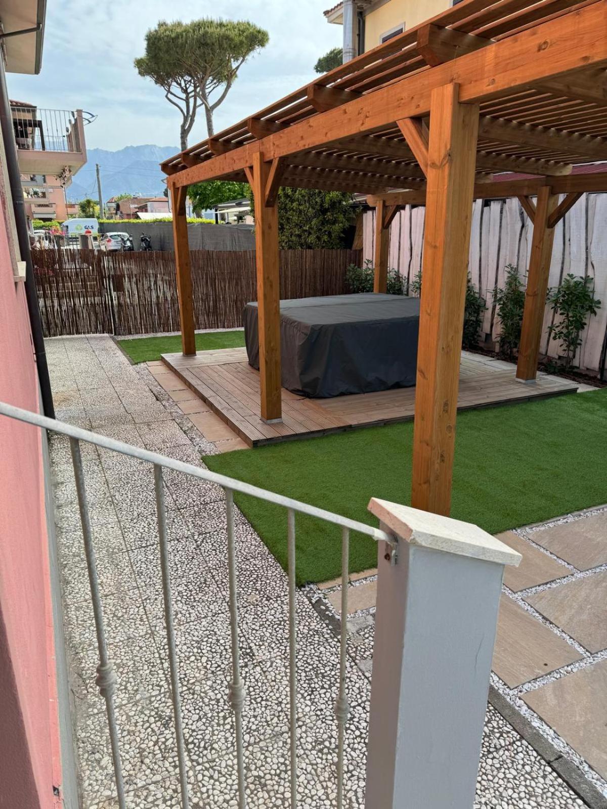 Bilocale completamente rinnovato a 100 metri dal mare con giardino photo 5