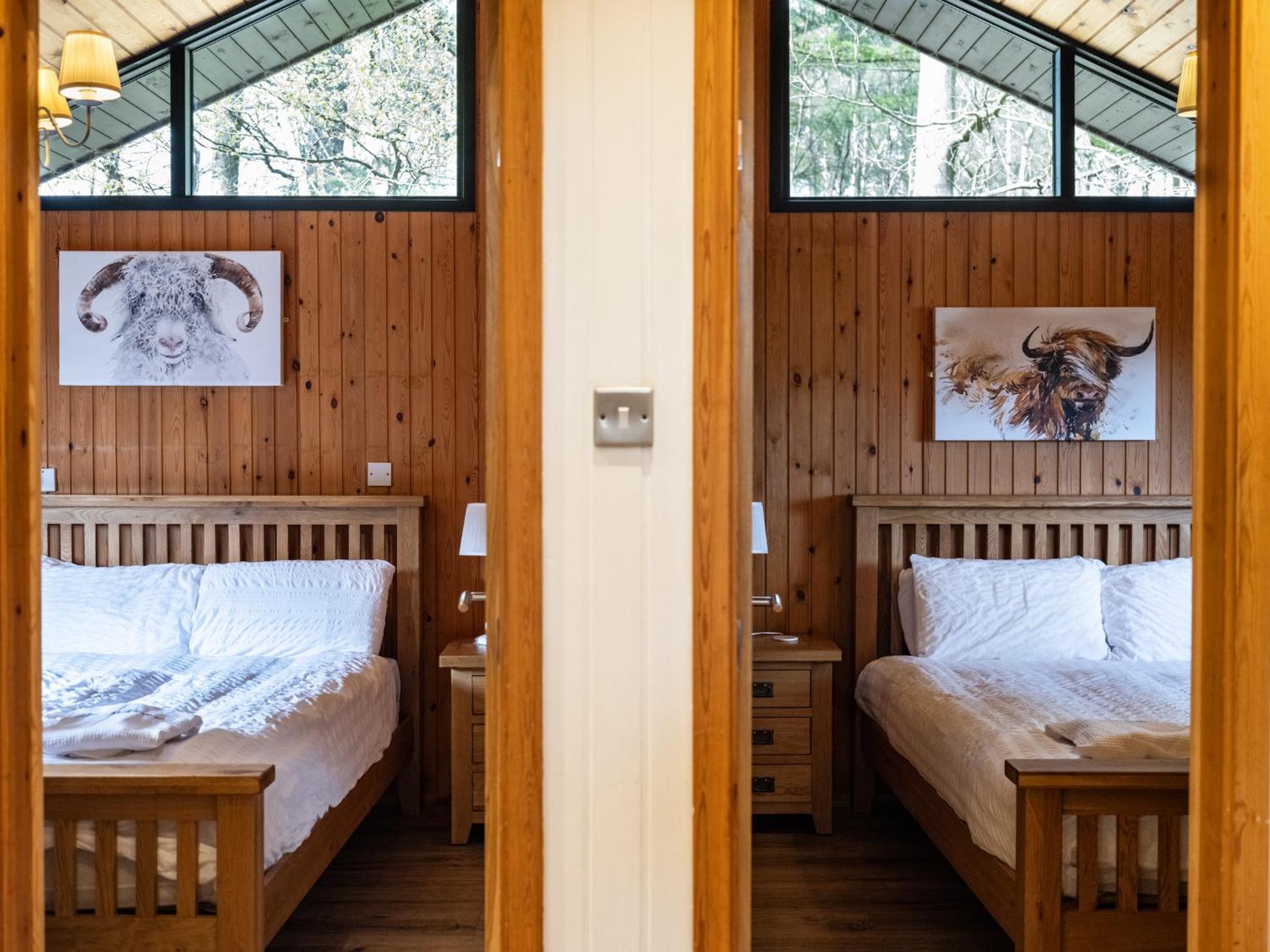 Cabin W Hot Tub, Sauna, King Beds, National Park view 3
