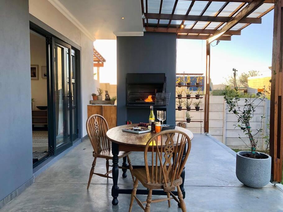 Cape Winelands Mountain View Getaway view 4