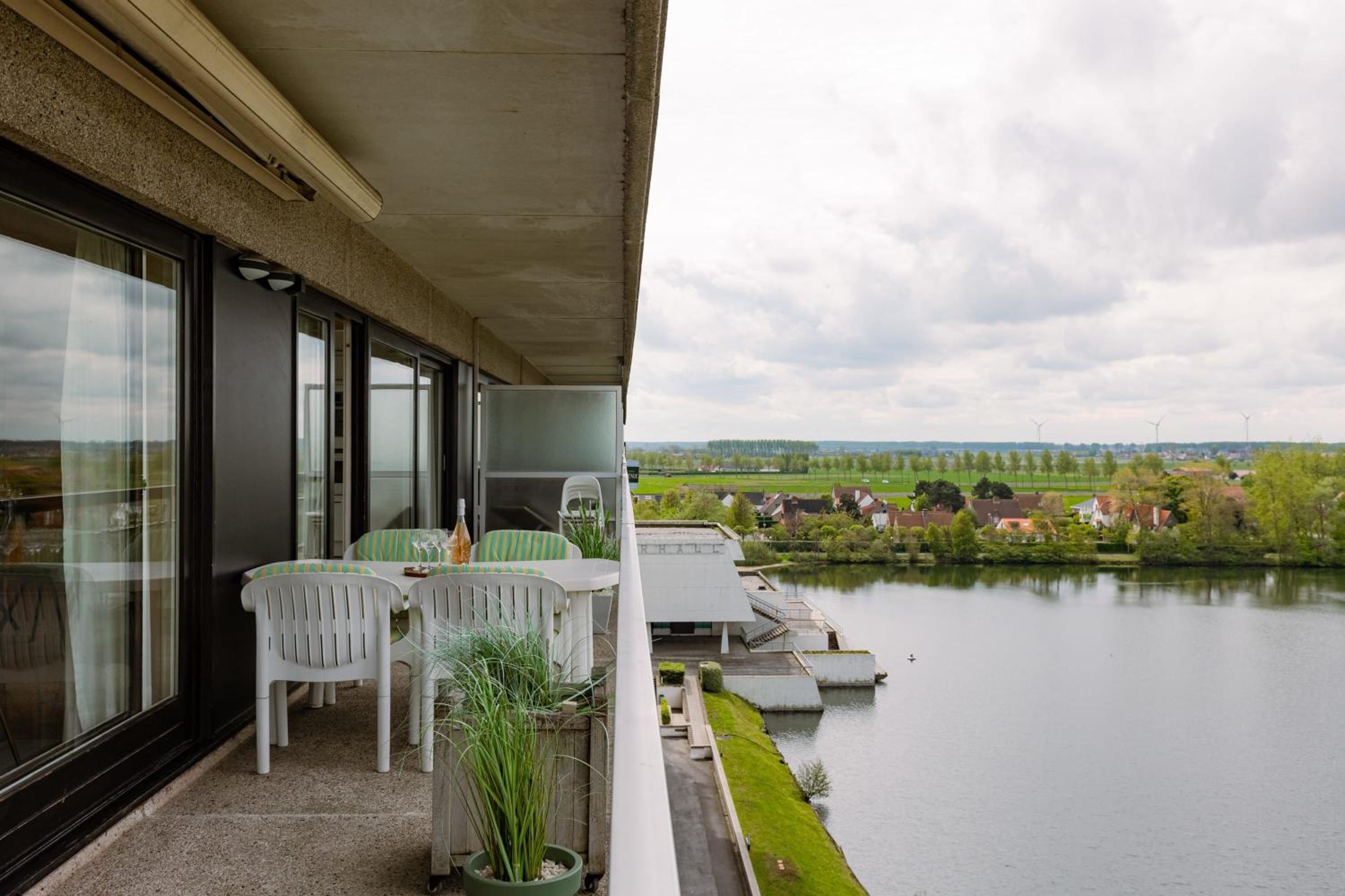 Casiola - Apartment with lake view & common indoor pool
