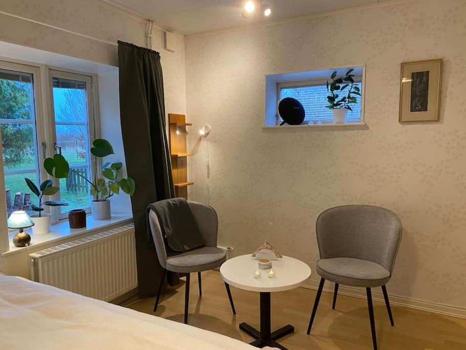 Lantgård nära stad, fiske o golf
