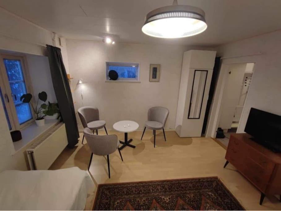 Lantgård nära stad, fiske o golf