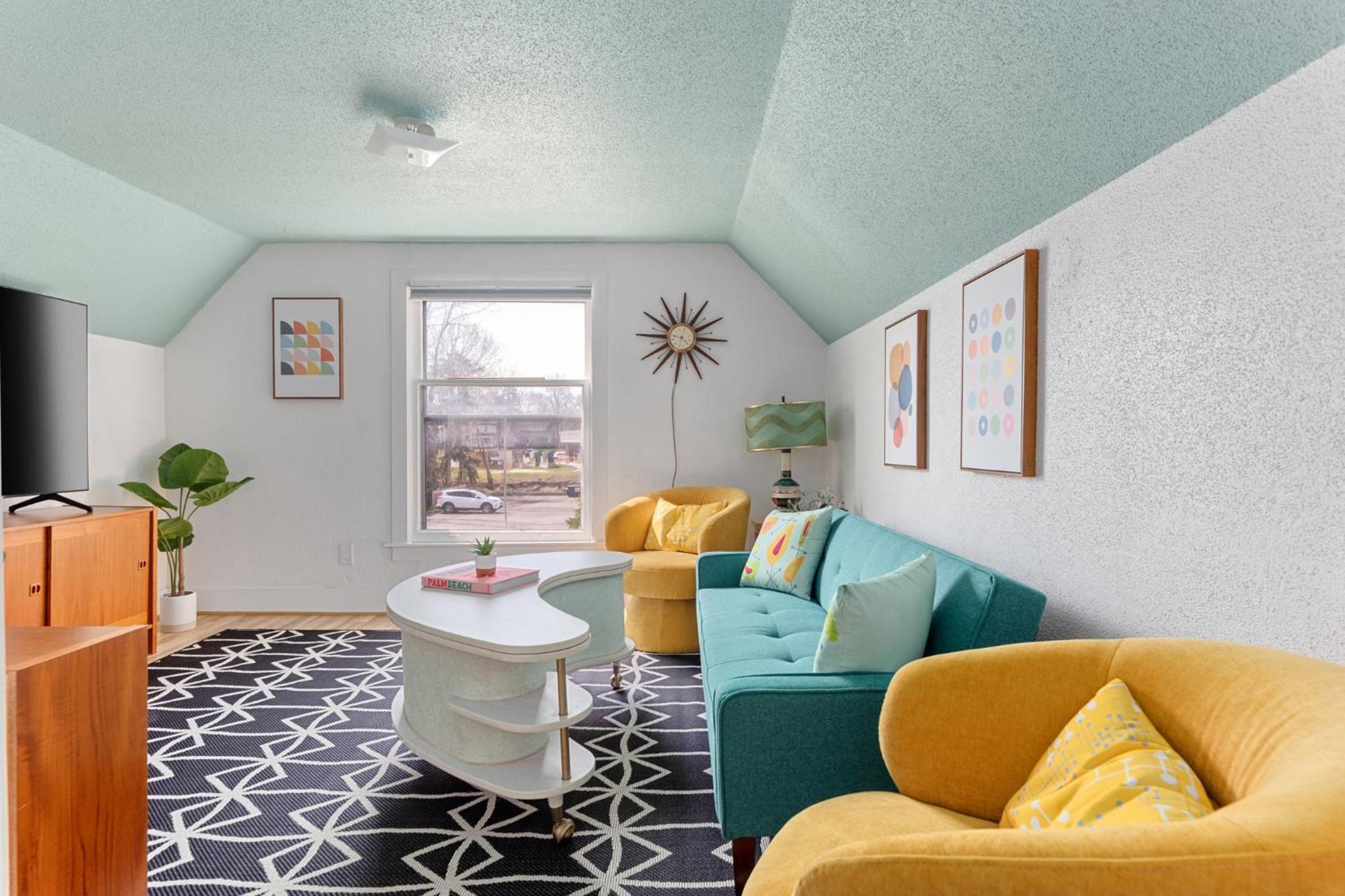 Vintage Vibes Duplex Downtown Beach AC Restaurants view 3