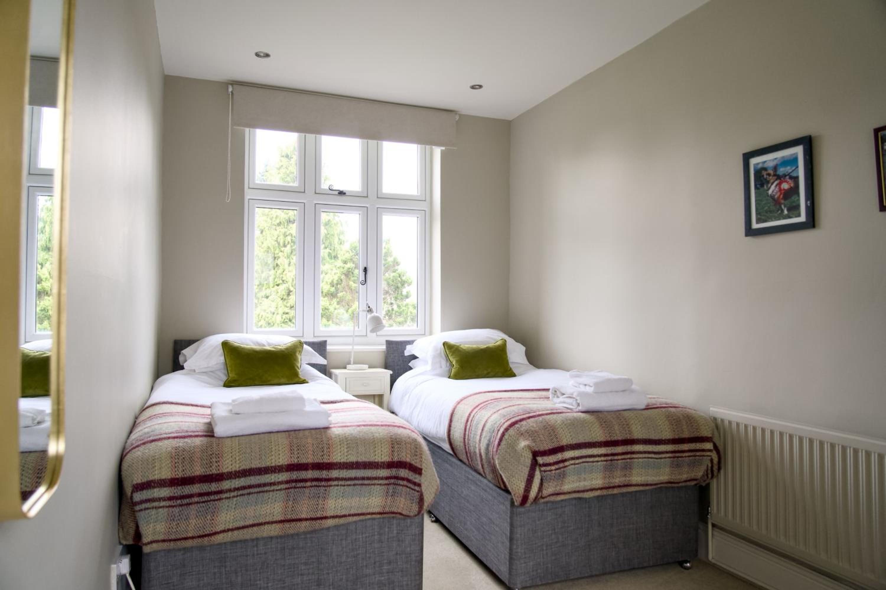 The Beeches - Chatsworth Apartment No 3 - Sleeps 4 view 5