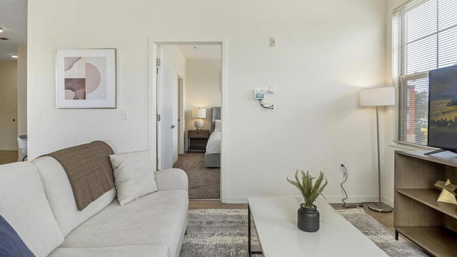 Landing at AP The Spectrum Apartments - 1 Bedroom in Chamberlayne Industrial Center view 3