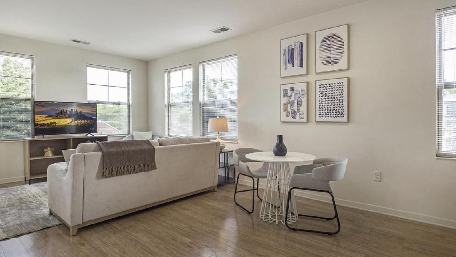 Landing at AP The Spectrum Apartments - 1 Bedroom in Chamberlayne Industrial Center view 5