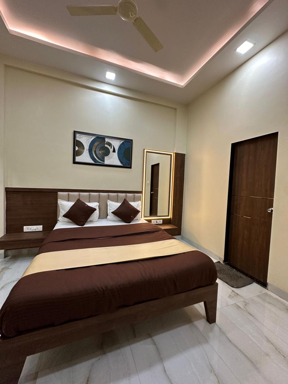 HOTEL HEERALAXMI
