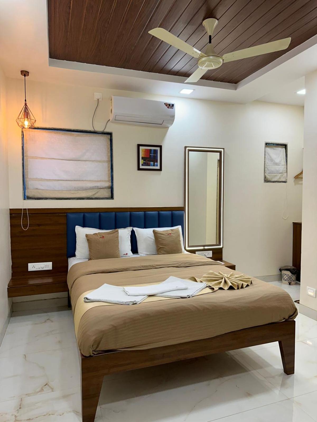 HOTEL HEERALAXMI