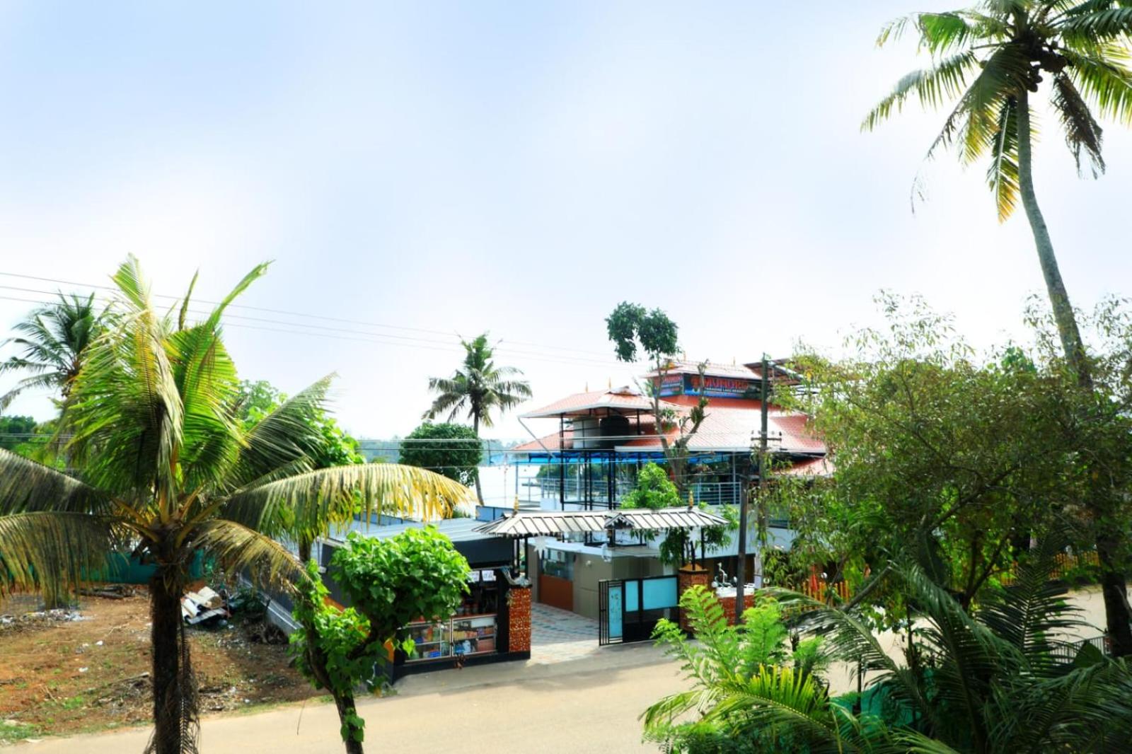 mundro paradise lake homestay
