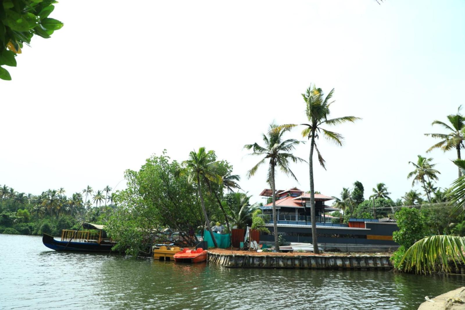 mundro paradise lake homestay