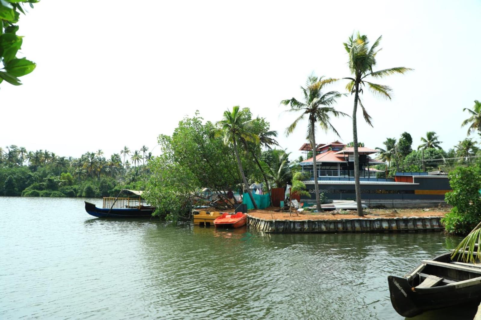 mundro paradise lake homestay