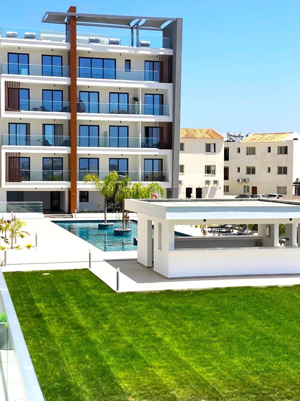 H&O New 4 Seasons Apartment Universal