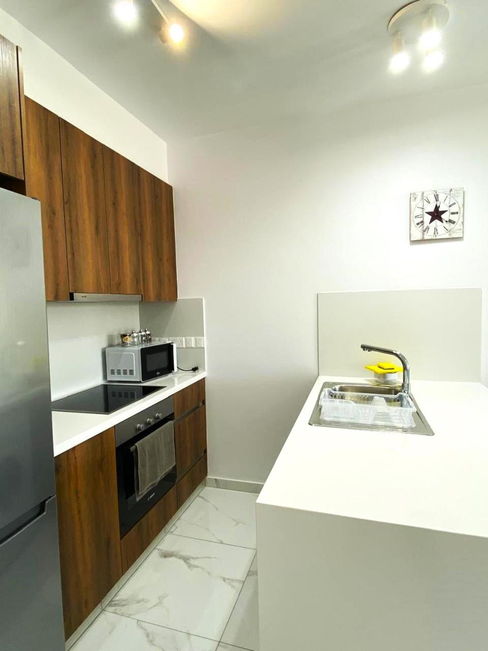 H&O New 4 Seasons Apartment Universal