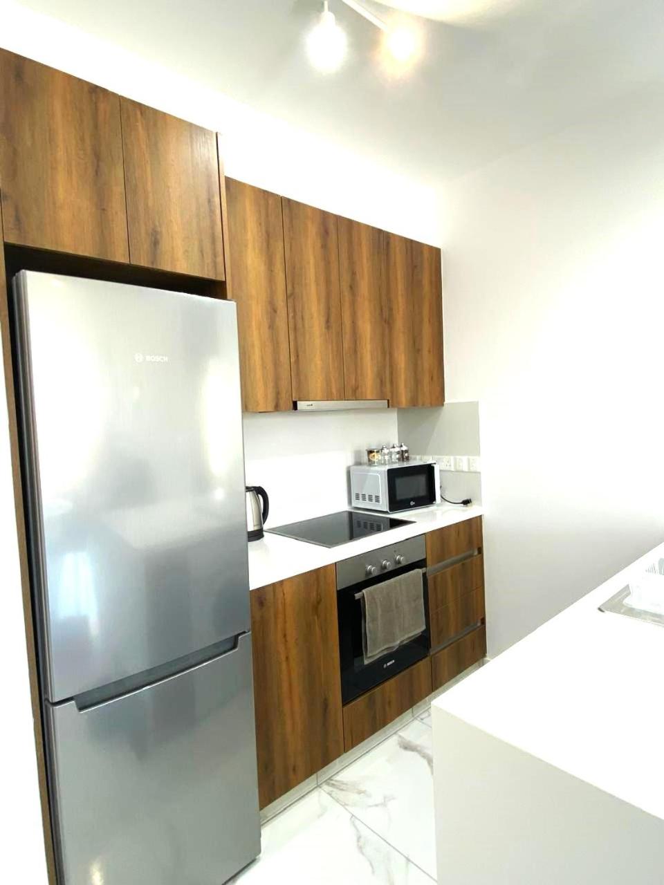 H&O New 4 Seasons Apartment Universal