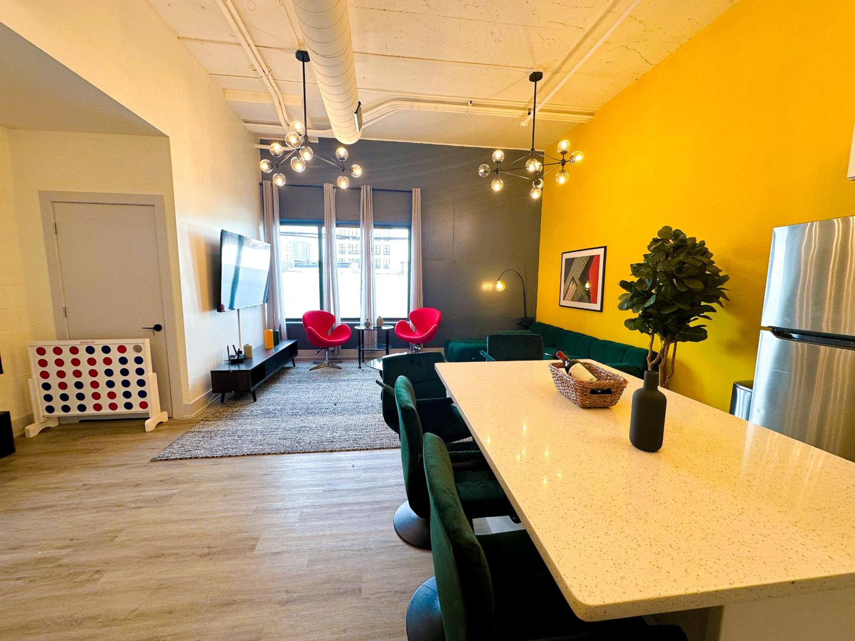 Chicago Vacations - McCormick 5Br-3Ba Luxury Suite for groups of up to 12 guests with Gym access and Optional Parking - Property Image 47