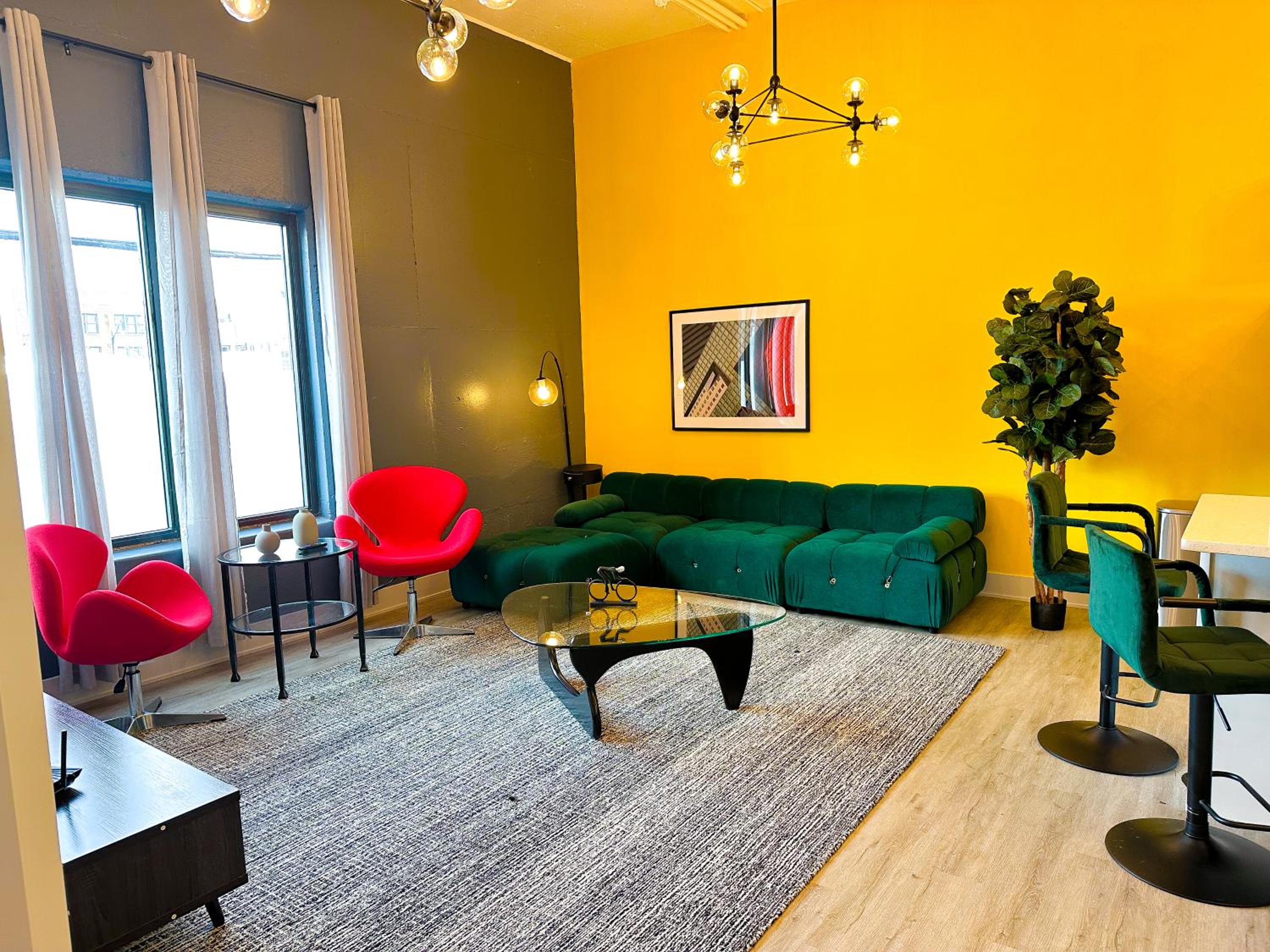 Chicago Vacations - McCormick 5Br-3Ba Luxury Suite for groups of up to 12 guests with Gym access and Optional Parking - Property Image 13