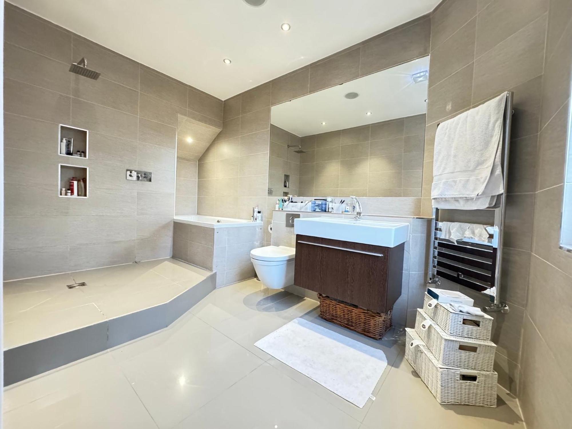 Draycott Apartment