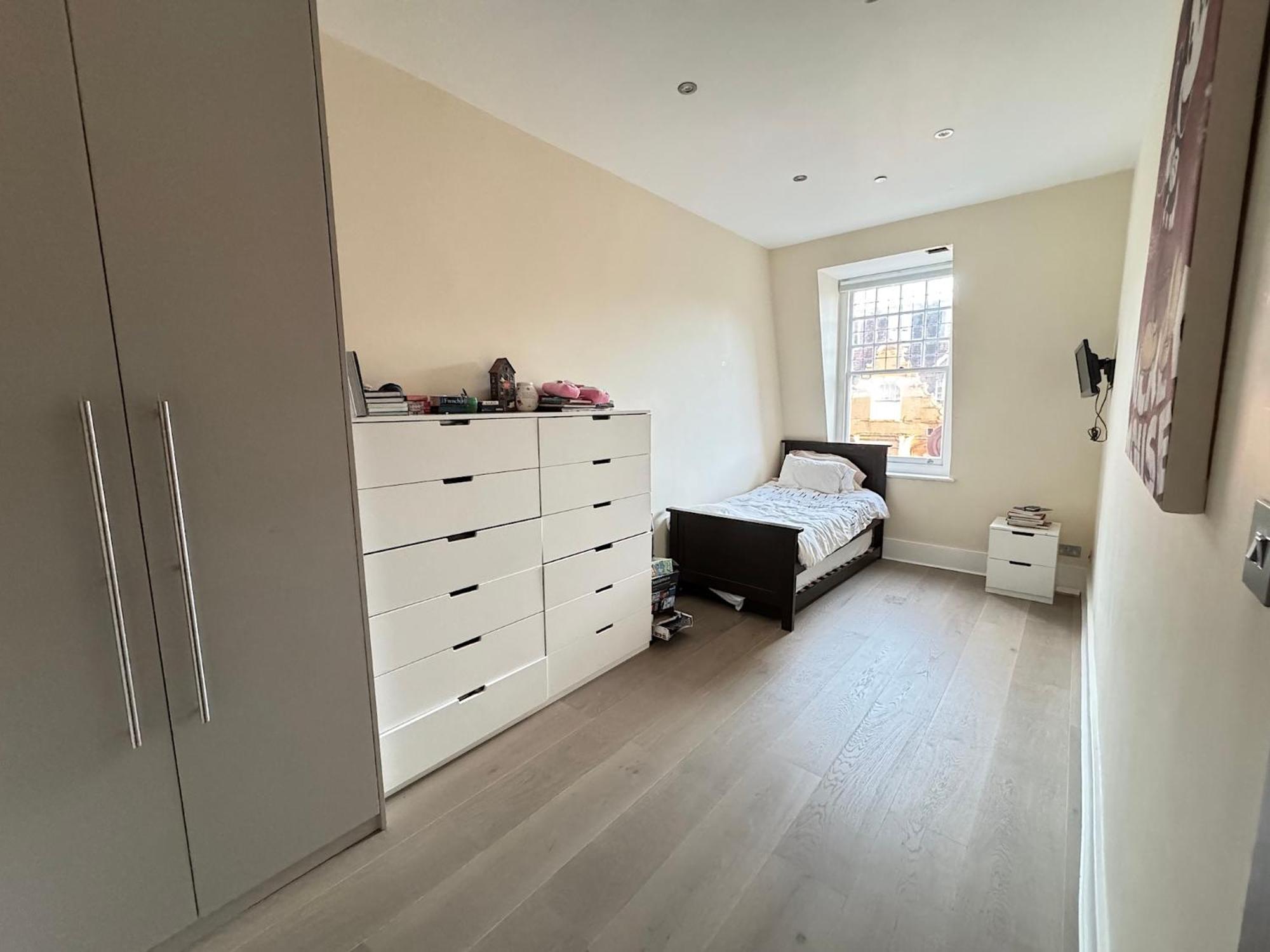 Draycott Apartment