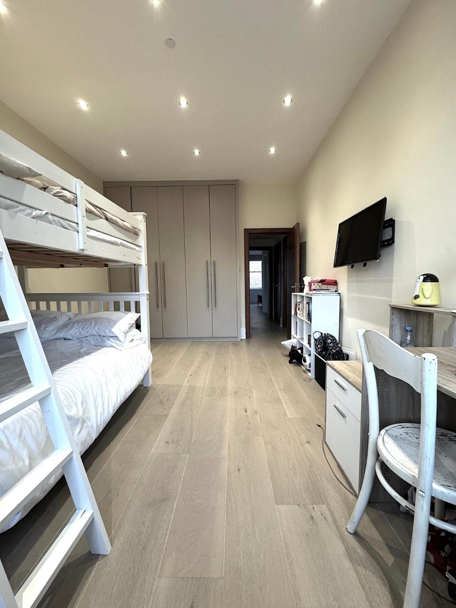 Draycott Apartment