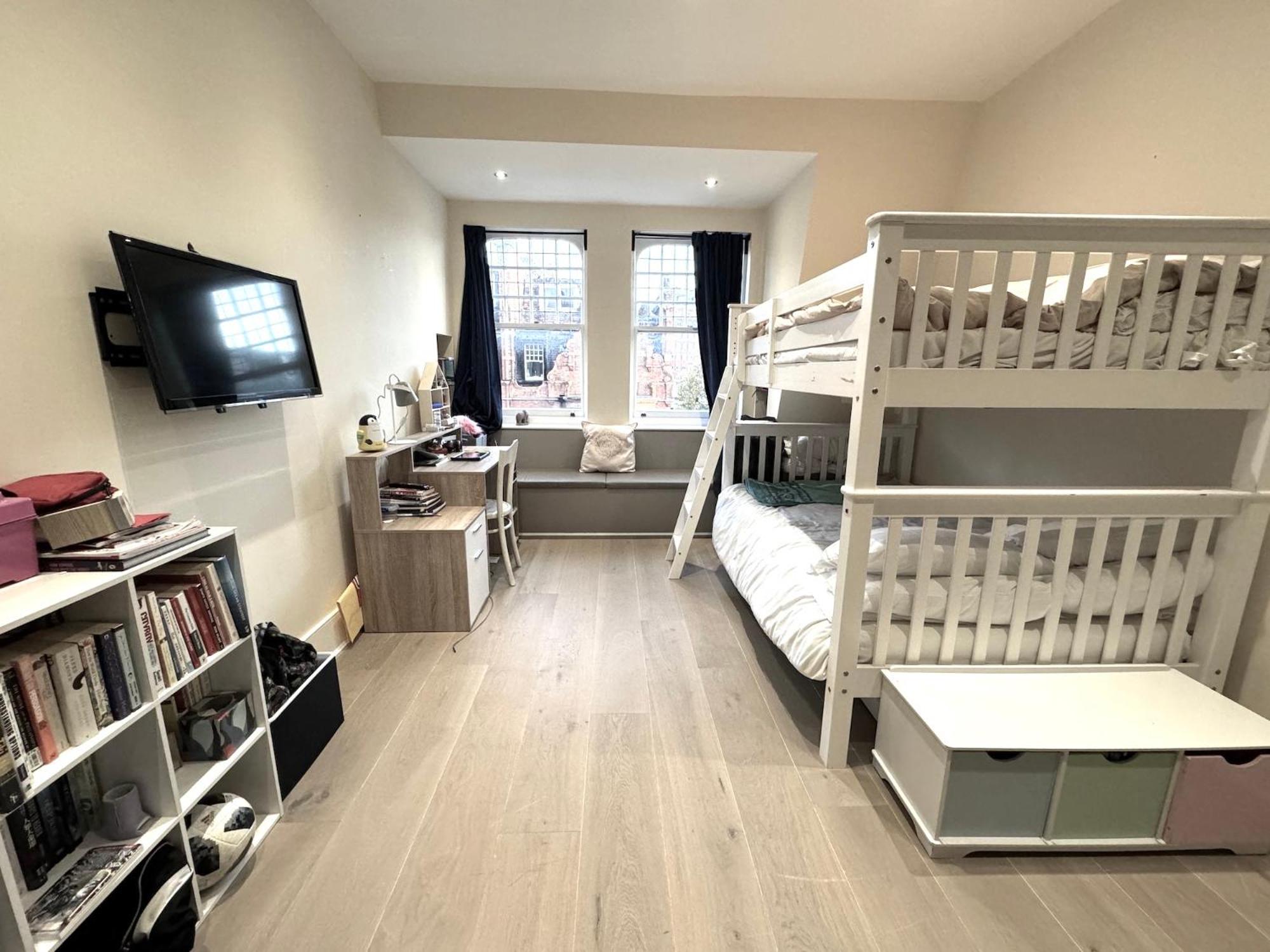 Draycott Apartment