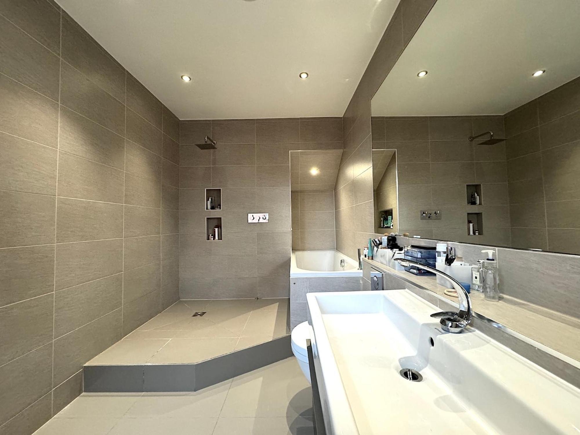Draycott Apartment