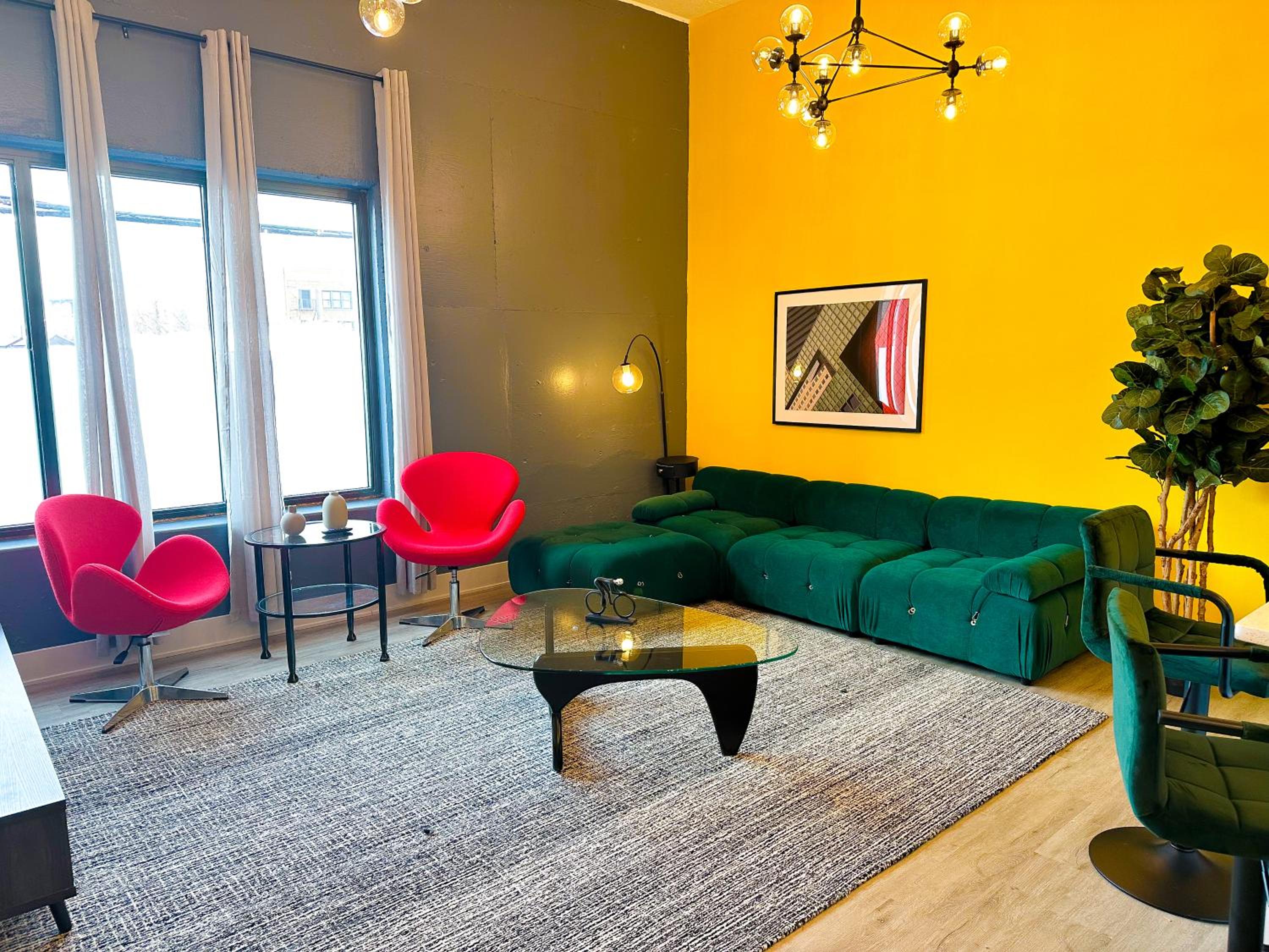 Chicago Vacations - McCormick 5Br-3Ba Luxury Suite for groups of up to 12 guests with Gym access and Optional Parking - Property Image 11