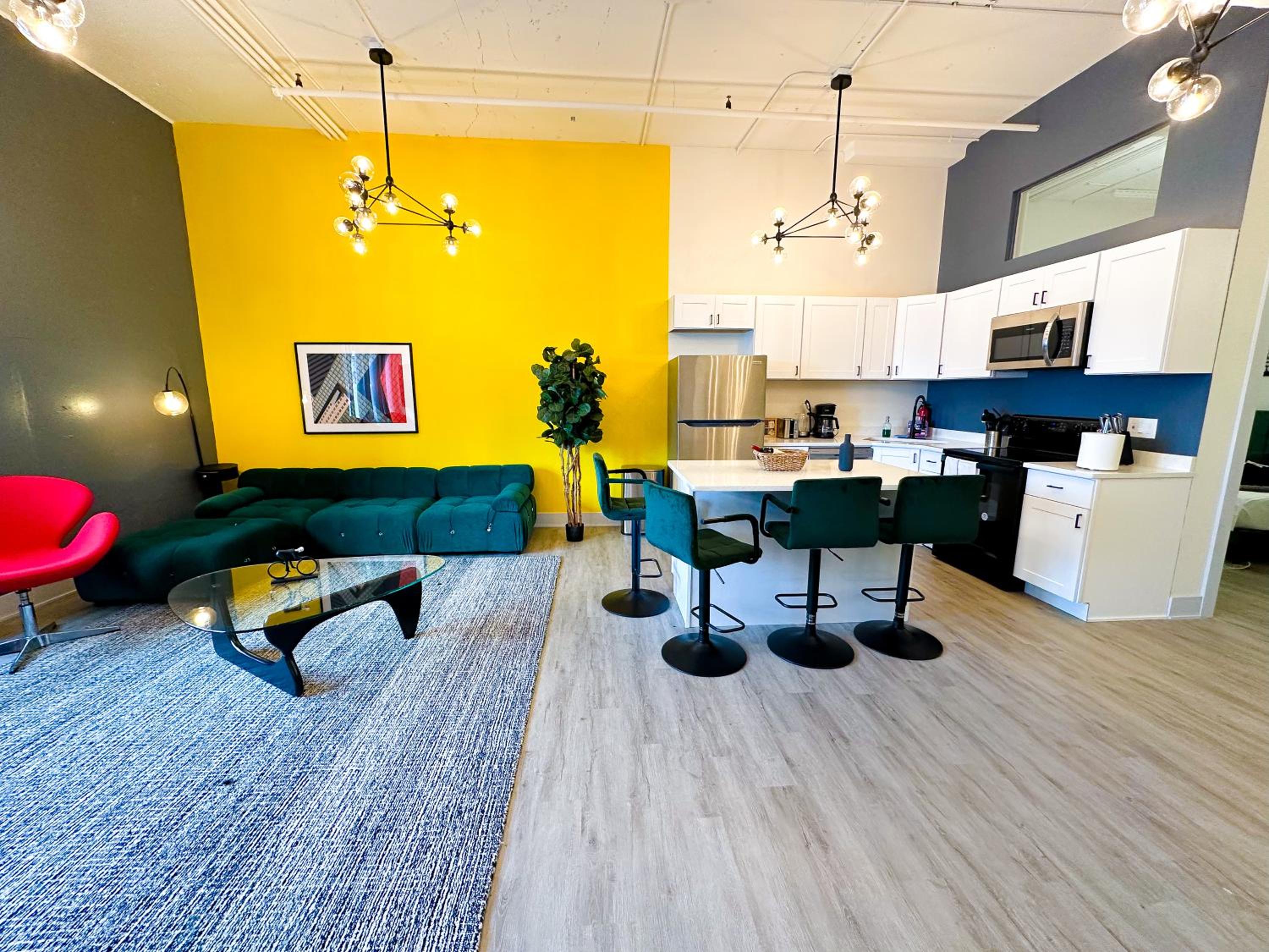 Chicago Vacations - McCormick 5Br-3Ba Luxury Suite for groups of up to 12 guests with Gym access and Optional Parking - Property Image 15