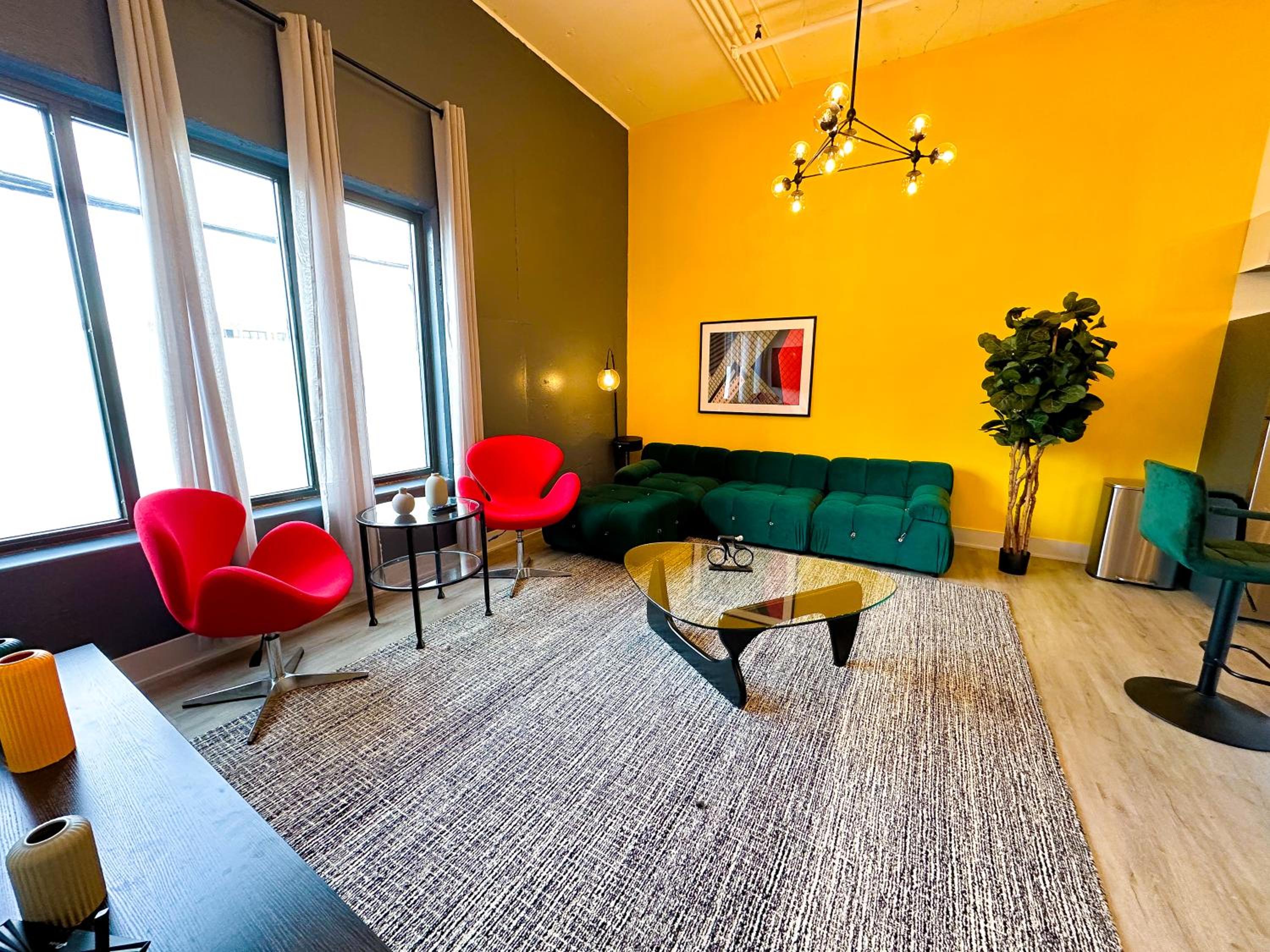 Chicago Vacations - McCormick 5Br-3Ba Luxury Suite for groups of up to 12 guests with Gym access and Optional Parking - Property Image 5