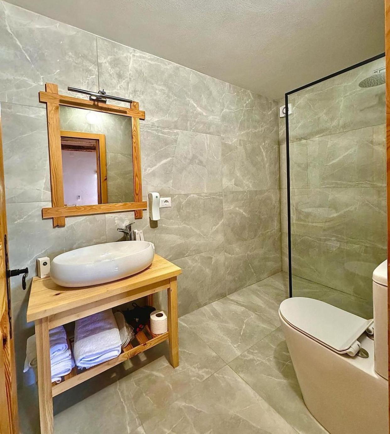 Guesthouse Vitoria - Mrizi i Zanave