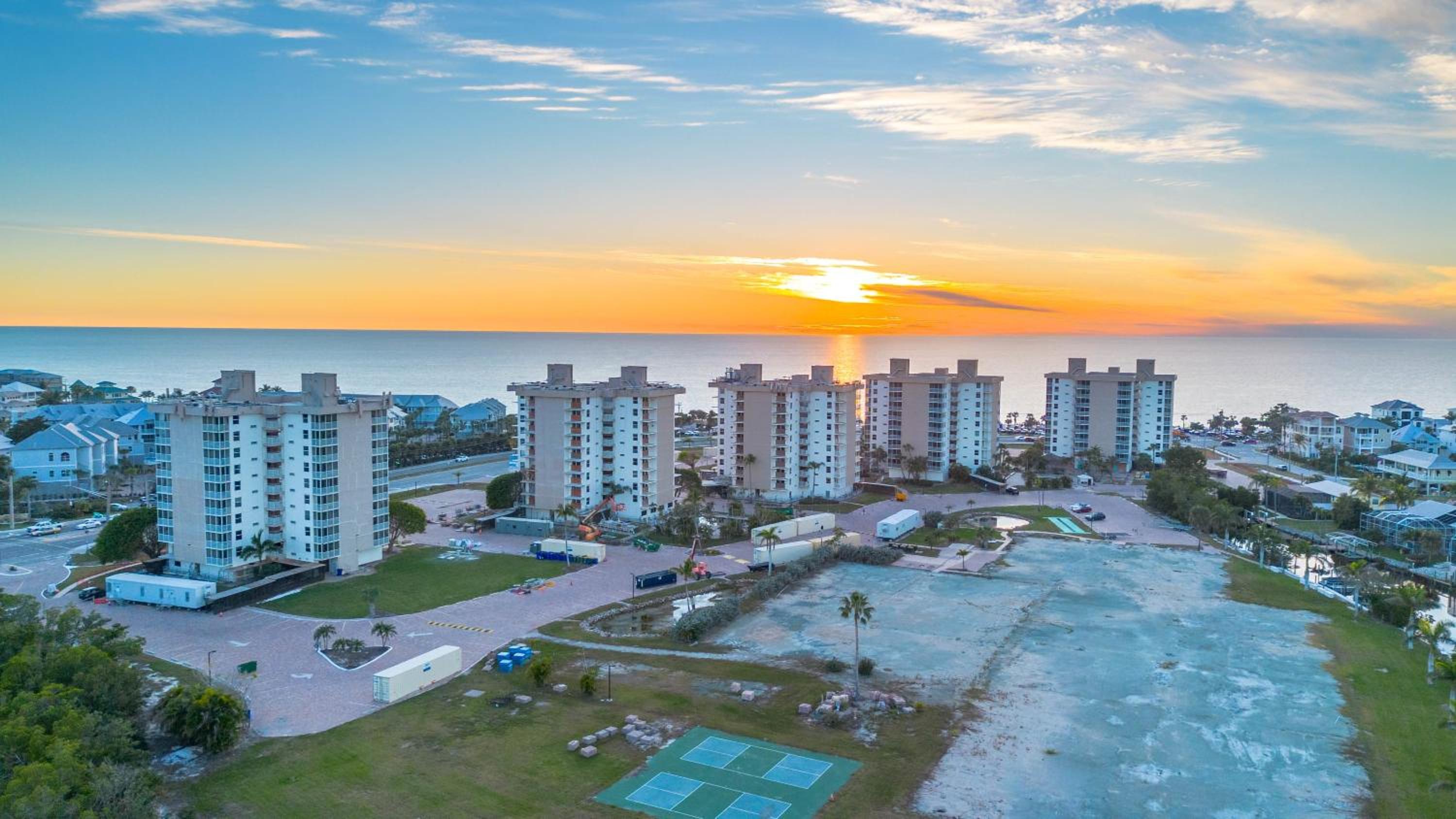 Hotel Penthouse Views - Steps From the Shore 2001 - Image 1