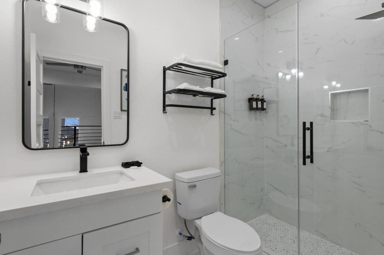 Urban Oasis with Top Houston Attractions nearby view 5