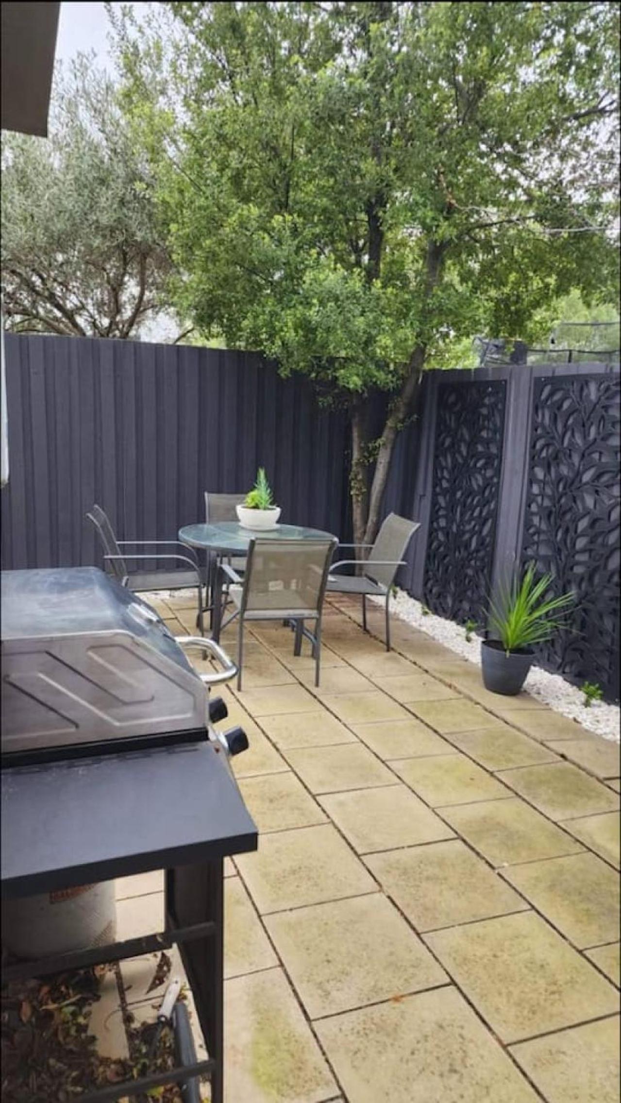 Central dog friendly townhouse.