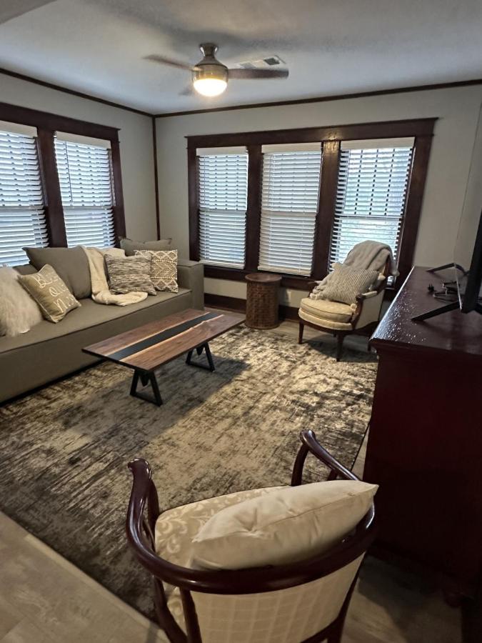 Russellville Vacations - Amys Place Remolded 4 Bedroom near Arkansas Tech - Property Image 1