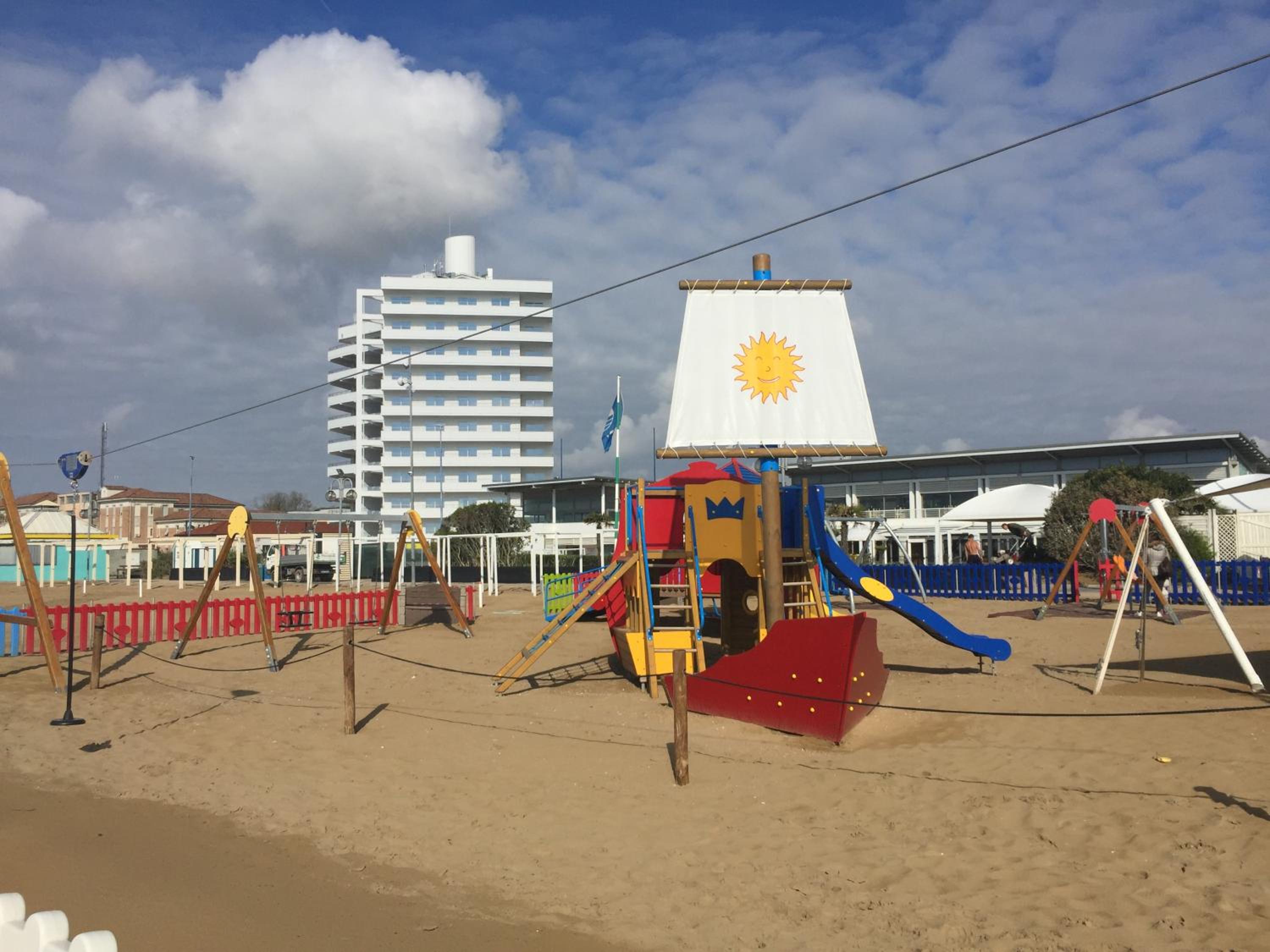 Beach Palace with small swimming pool, private beach, parking