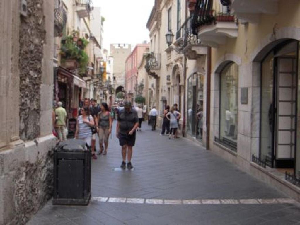 Apartment Central 4 Taormina view 2