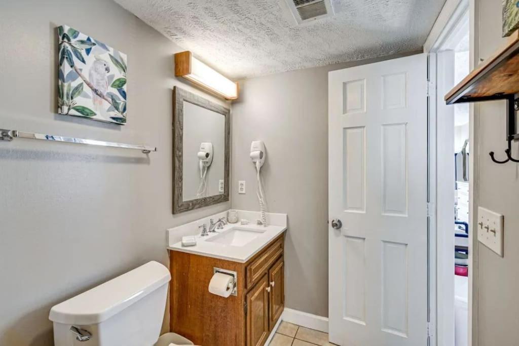 The Beachside Dacha - Lock-Out 2 Bedroom Ocean View Condo view 4