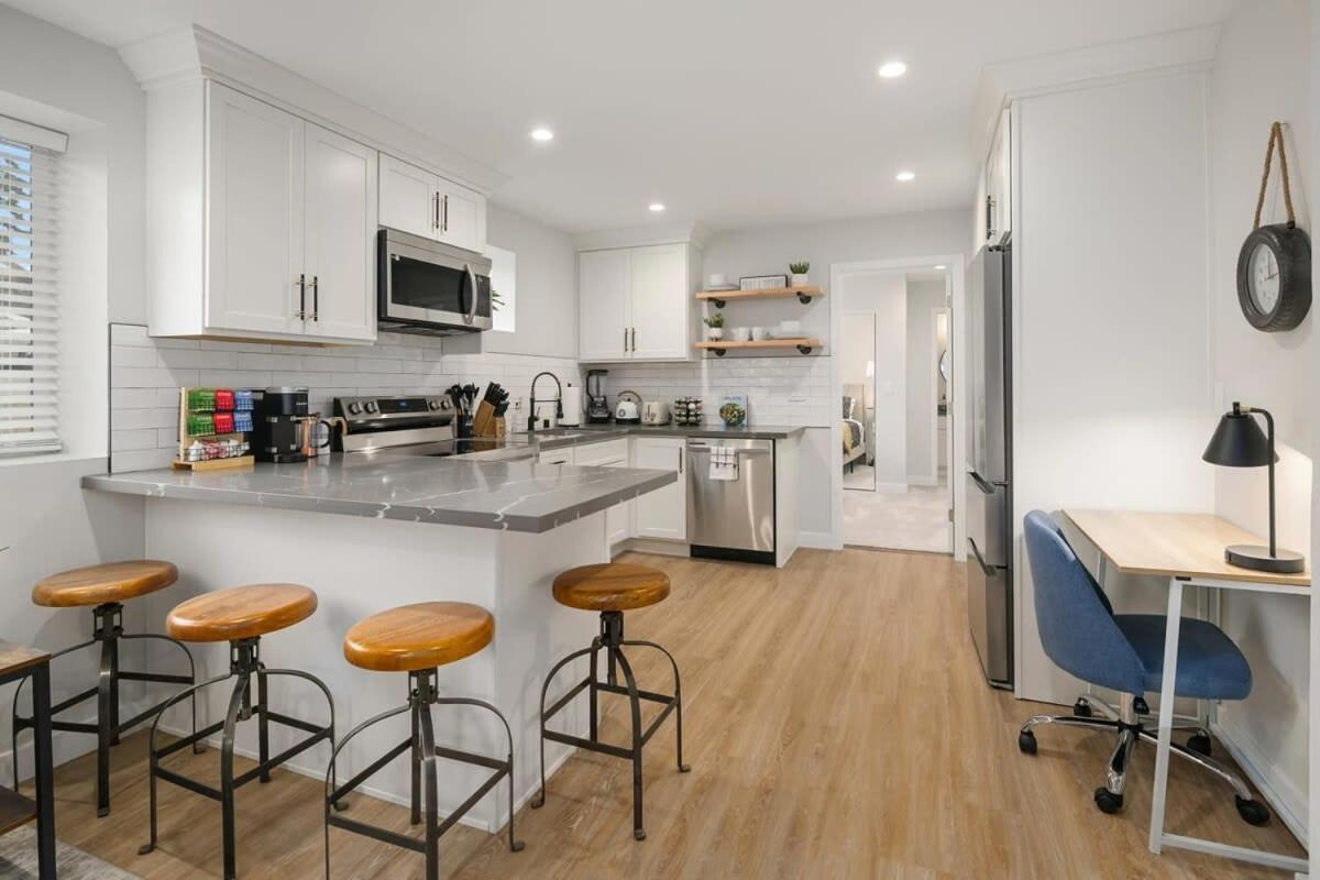 Brand New Designer's Modern 1BR Home 1min to I-5 view 4