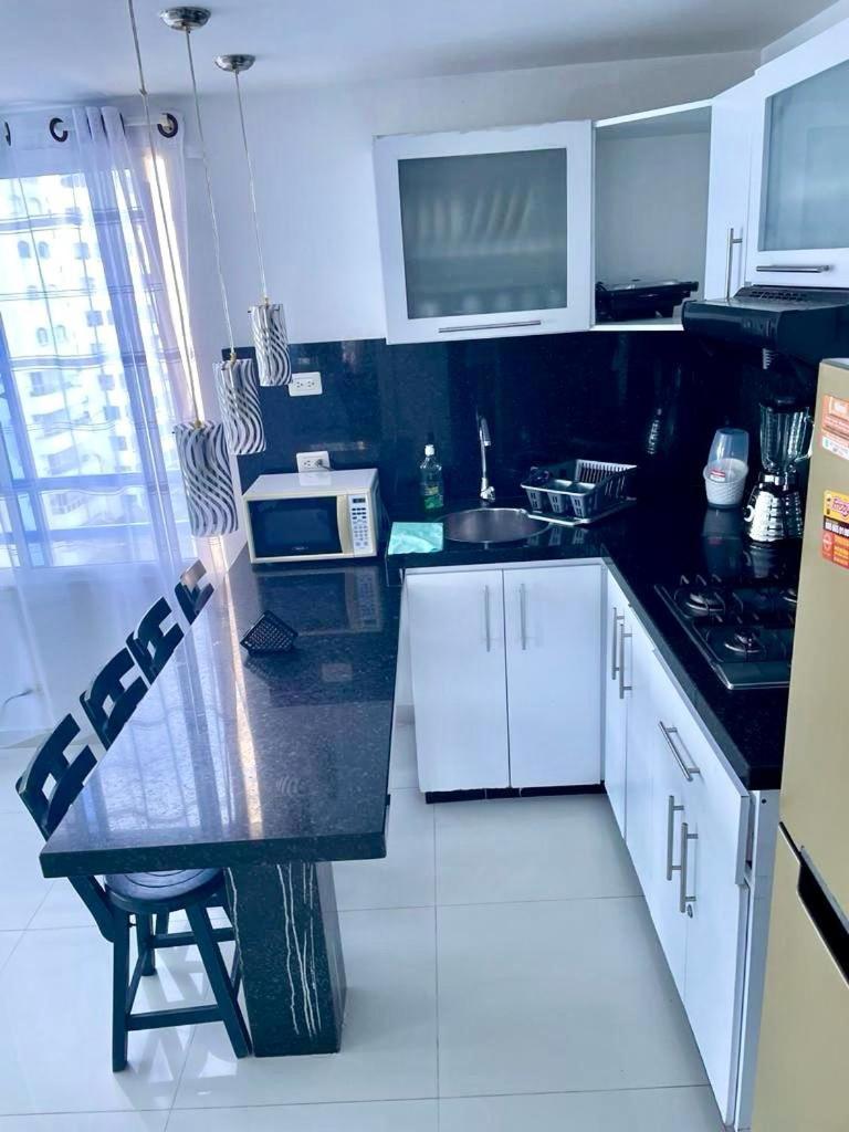 Lindo apartamento en el Laguito! Gran ubicación, vista al Mar Piso 8