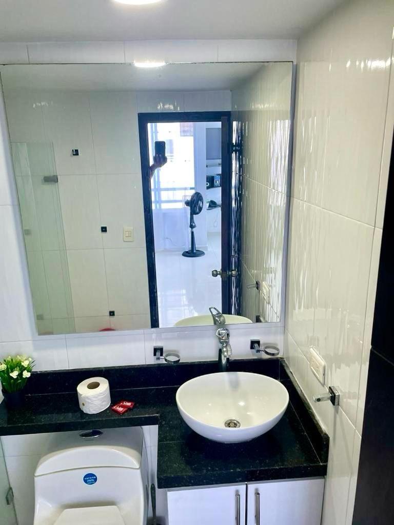 Lindo apartamento en el Laguito! Gran ubicación, vista al Mar Piso 8