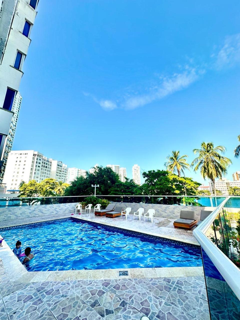Lindo apartamento en el Laguito! Gran ubicación, vista al Mar Piso 8