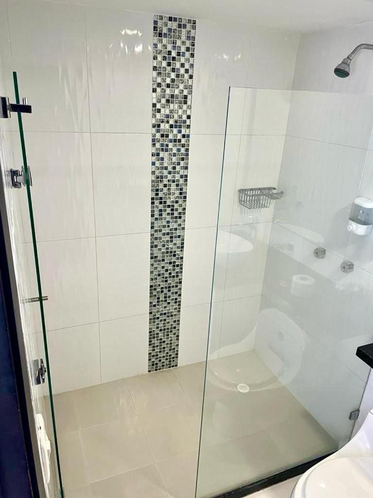 Lindo apartamento en el Laguito! Gran ubicación, vista al Mar Piso 8