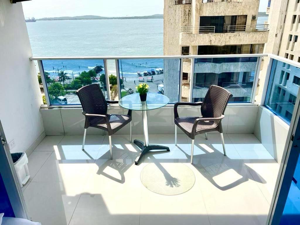 Lindo apartamento en el Laguito! Gran ubicación, vista al Mar Piso 8