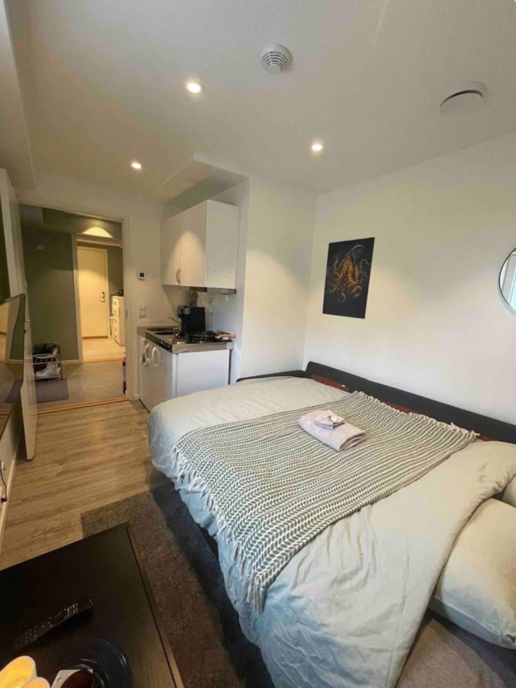 Moderne sentral villa med fantastisk utsikt over byen view 2